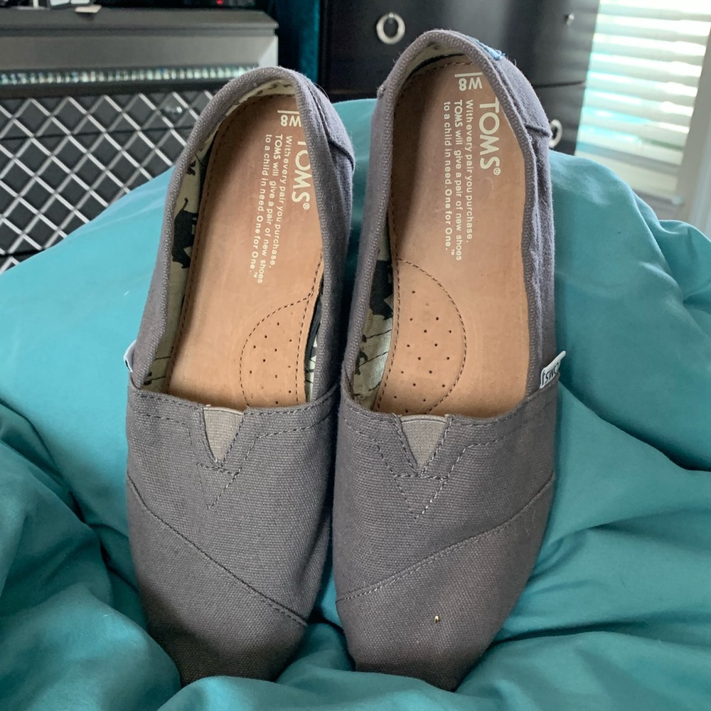 NEW Toms size 8